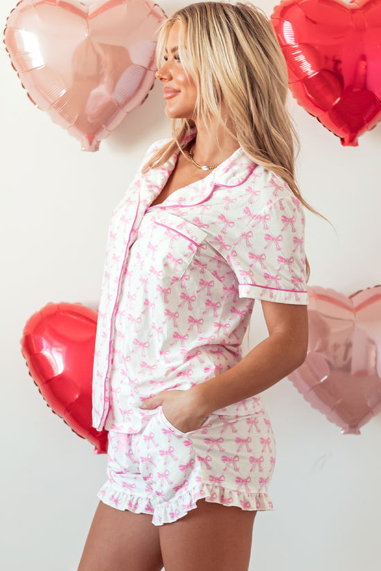 Ensemble pyjama rose imprimé nœud papillon à manches courtes et short à volants pour la Saint-Valentin