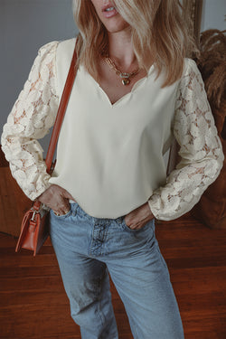 Festonneed white blouse with V * neckline