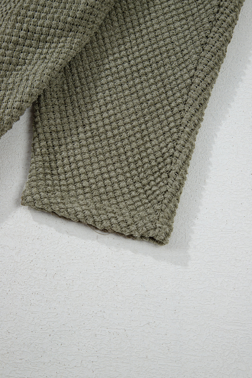 Cardigan grande taille en tricot gaufré à épaules tombantes ouvert sur le devant avec poches-A WOMAN WE LOVE