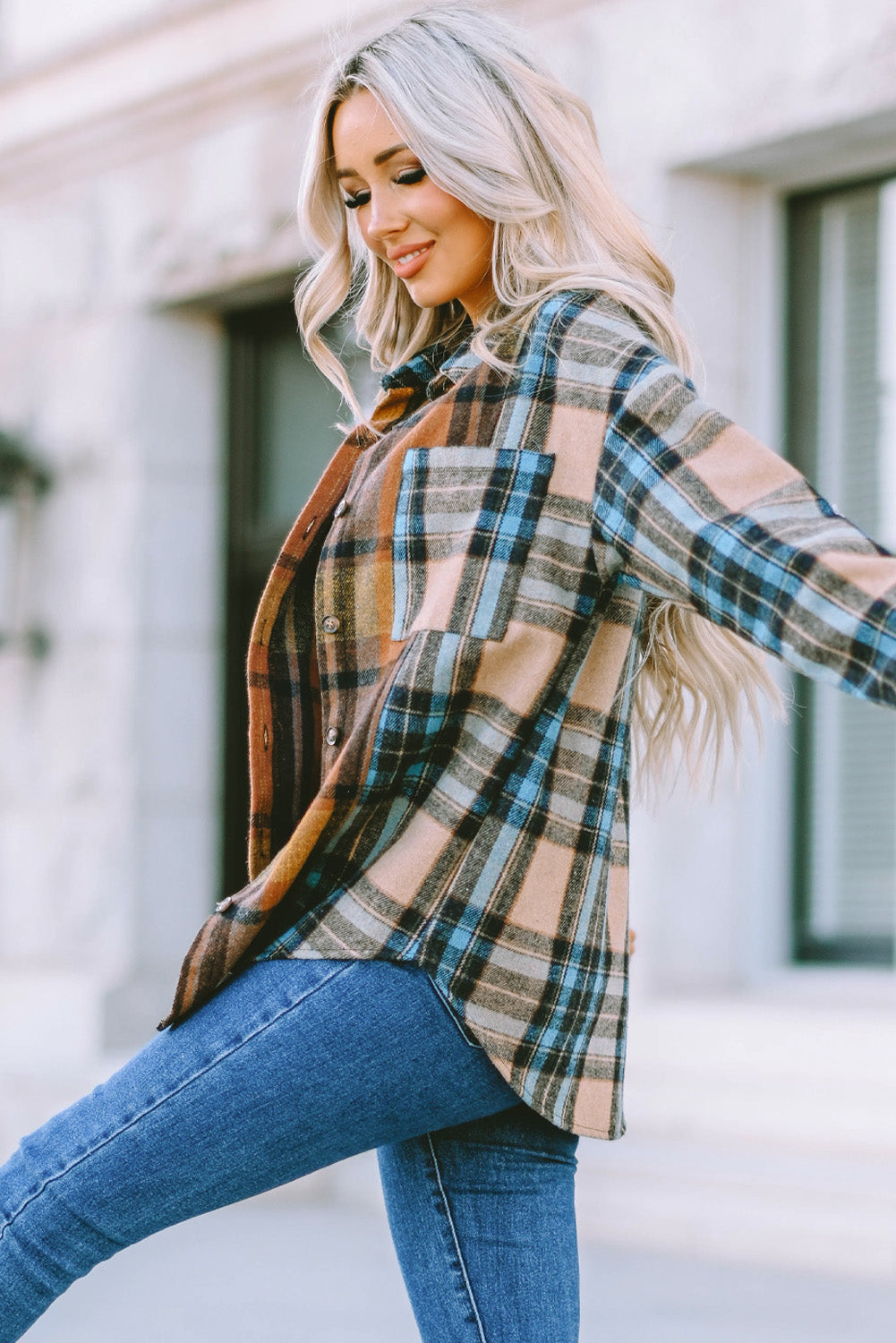 Chemise boutonnée à carreaux marron avec poches