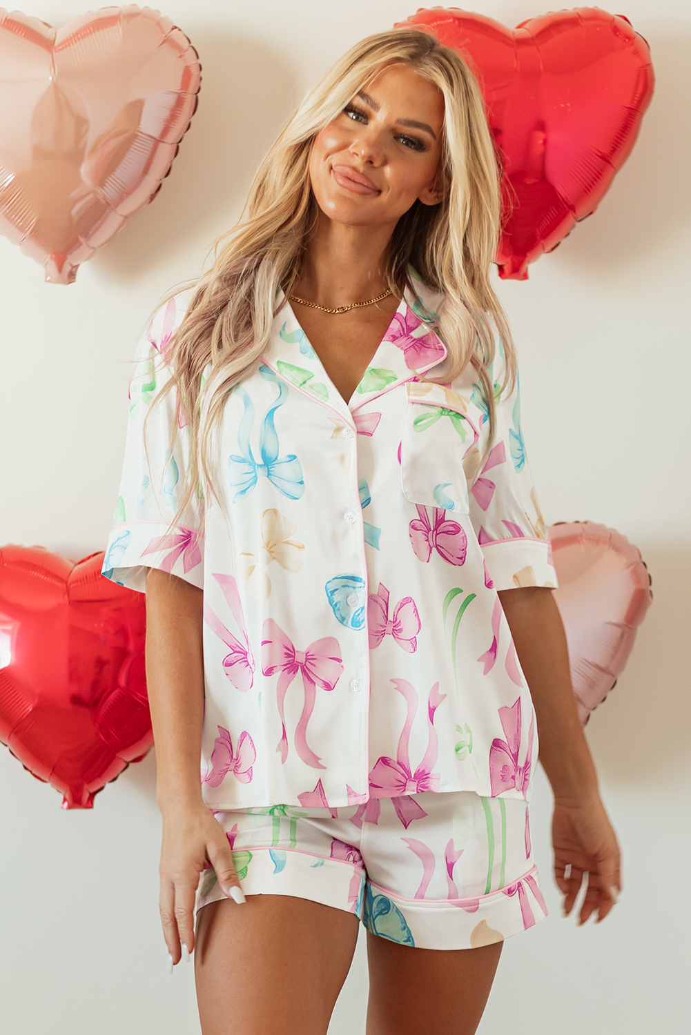 White pajama set with buttoned shirt and high waist short printed bow tie