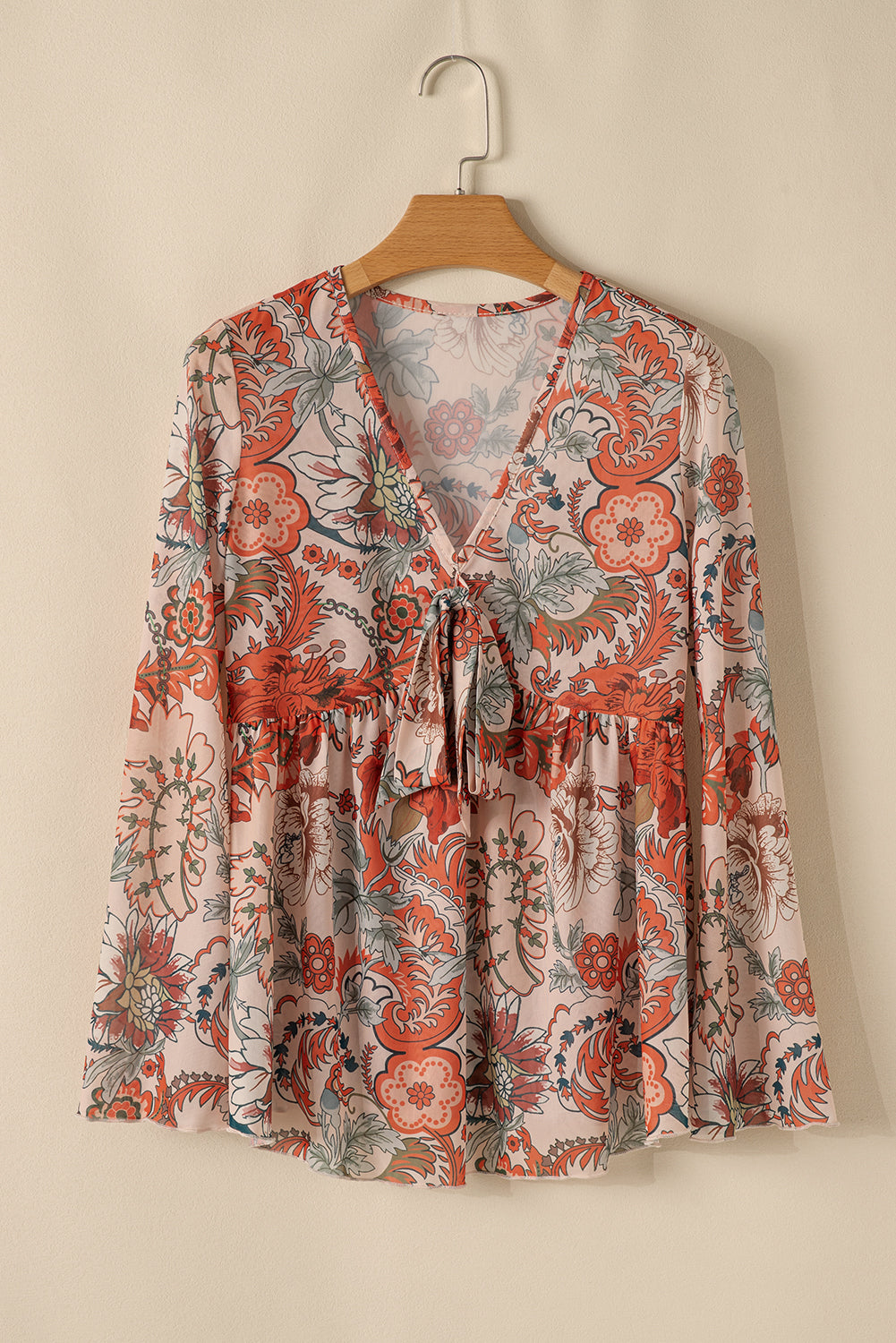 Blusa naranja con estampado floral y en v -neck con nudo y mangas de campana