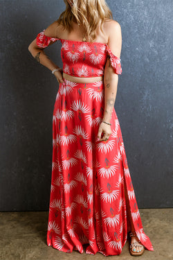 High short -frowned short with bare shoulders and long split spray skirt with red flower