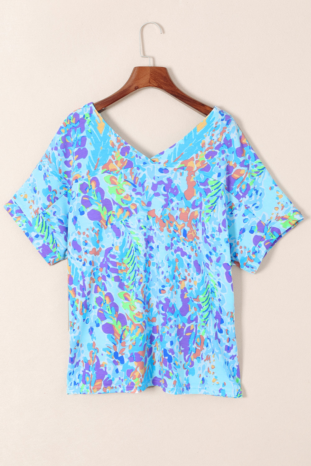 T-shirt floral peint en noir bleu ciel