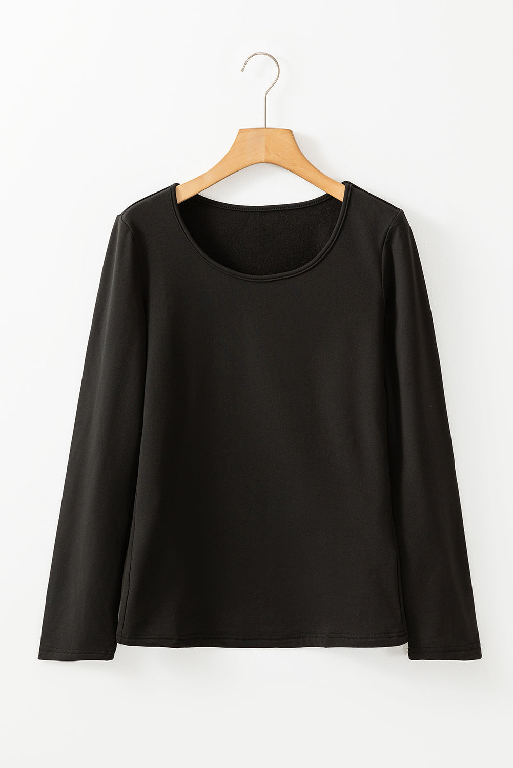 Haut thermique noir uni à encolure dégagée*