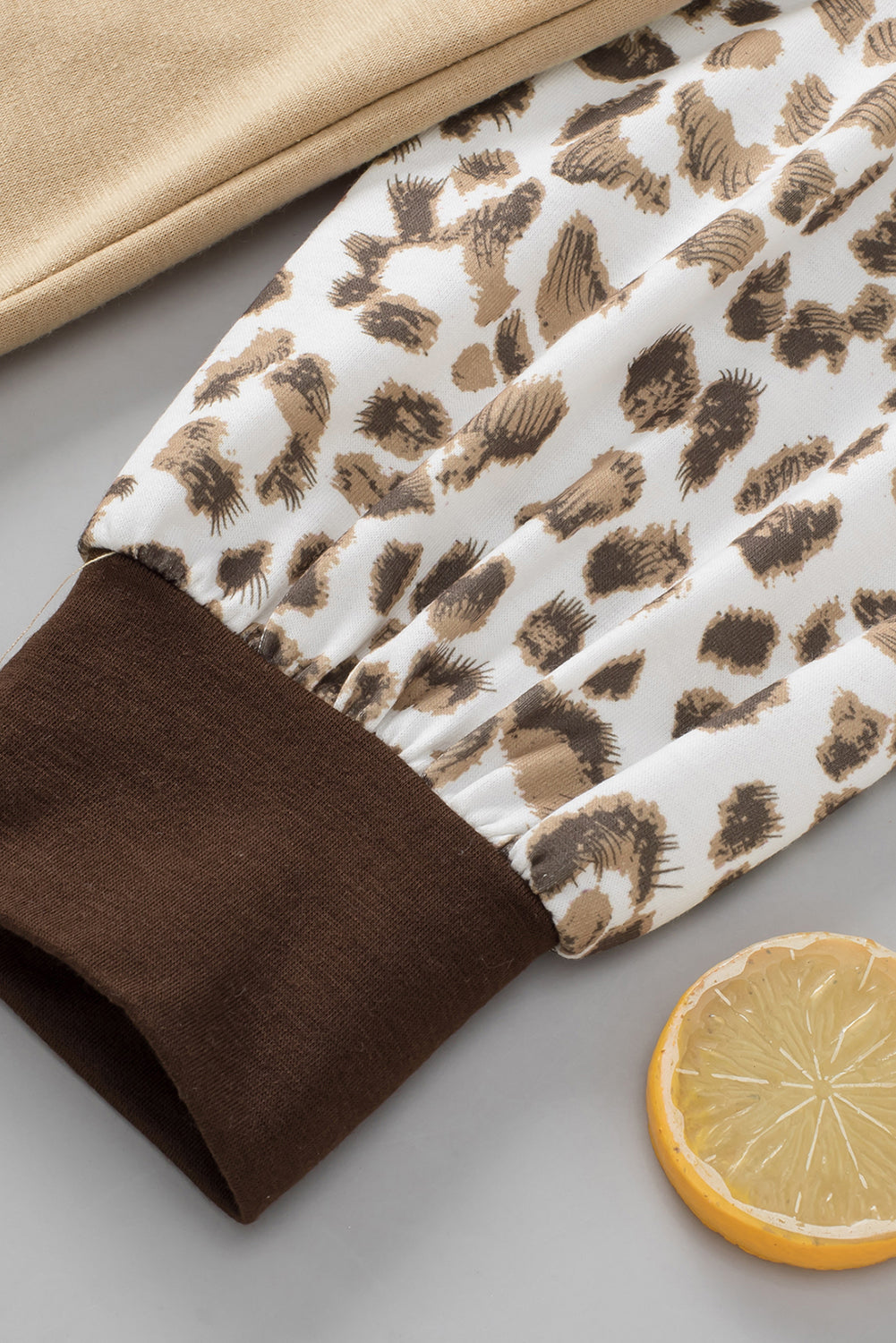 Brown leopardo estampado Colorblock Pocket de bolsillo Henley sudadera