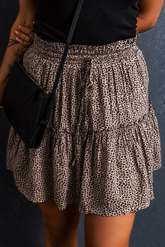 Short ruffle skirt and leopard tightening cord