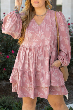 Vestido grande y volantes con prisión de cuello en V y flores con flores de pesca