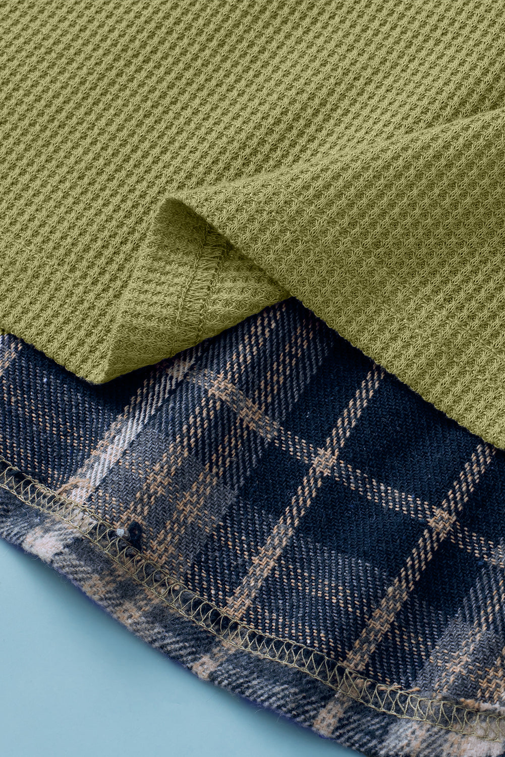 Green Flowy Plaid Accent Waffle Knit Henley Sampanía