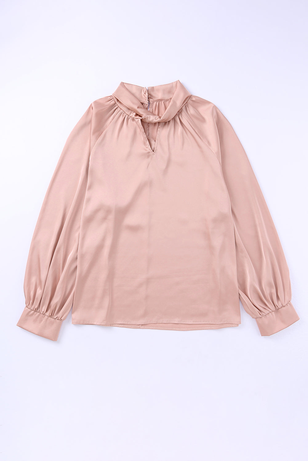 Blouse en satin rose torsadée à col haut et manches bouffantes