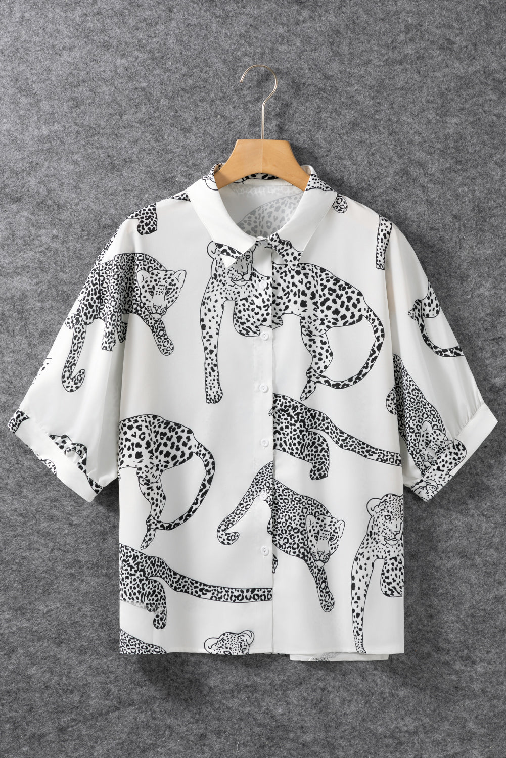 Chemise beige à manches mi-longues boutonnée à imprimé guépard-A WOMAN WE LOVE