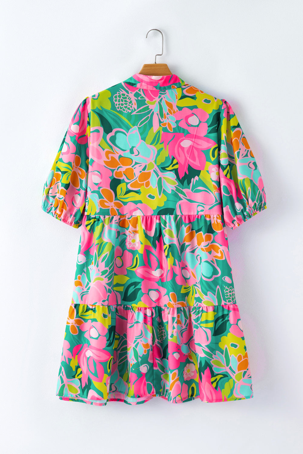 Vestido camisero escalonado con manga abullonada y estampado floral verde - Plus