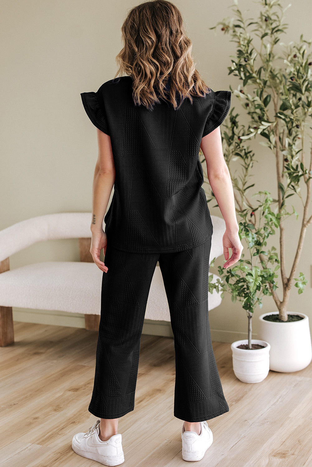 Ensemble haut d'été noir à manches à volants et pantalon ample court