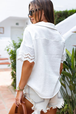 White blouse with V -neck and crumpled lace splicing sleeves