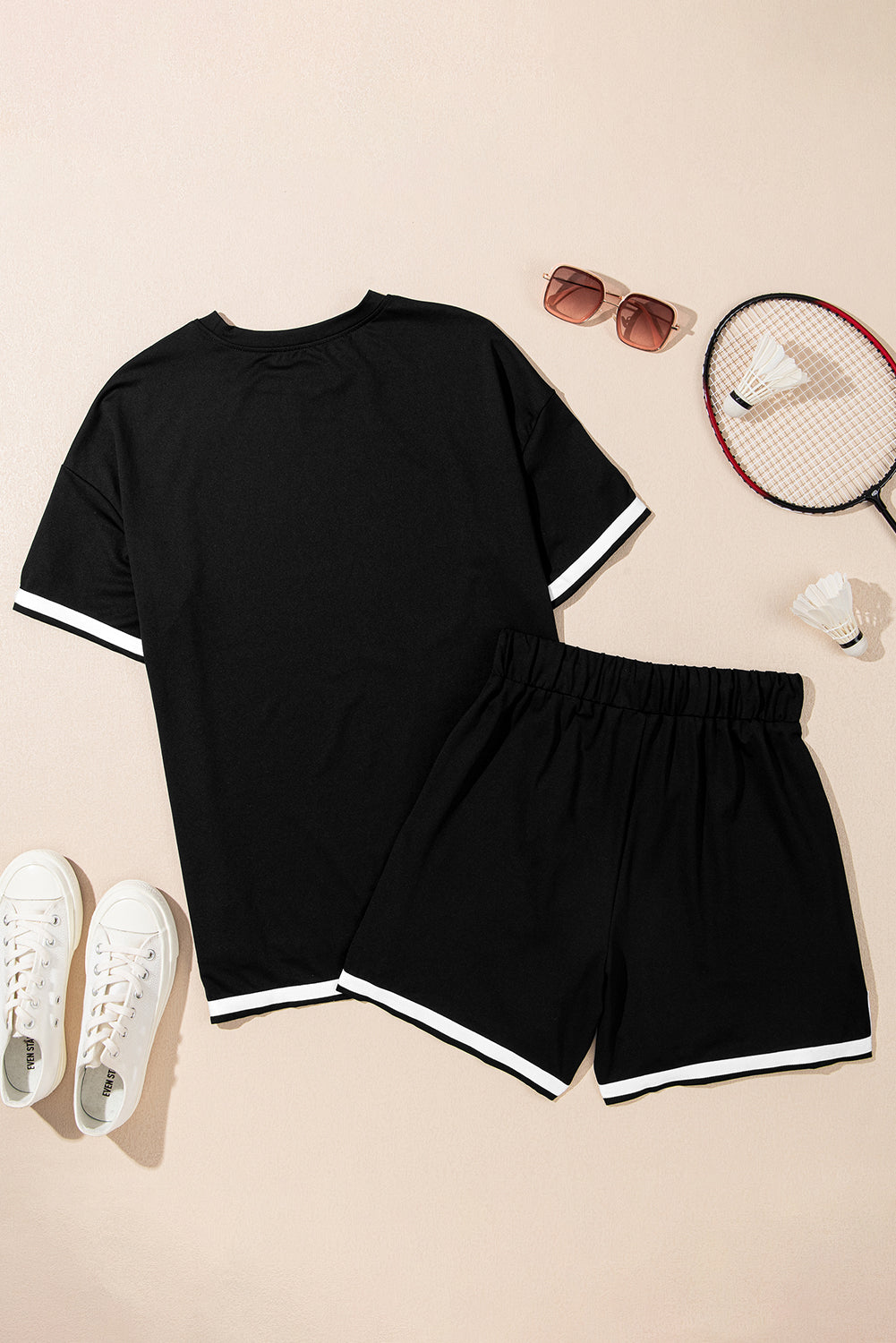 Schwarze Kontrastverkleidung T -Shirt und Shorts Set