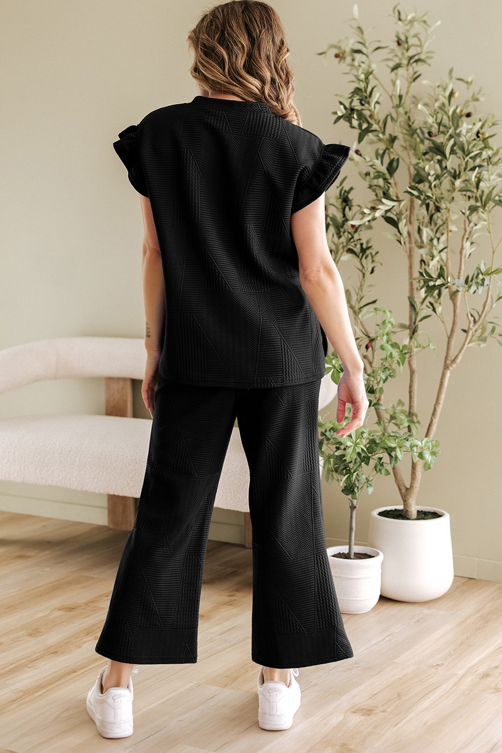 Ensemble haut d'été noir à manches à volants et pantalon ample court