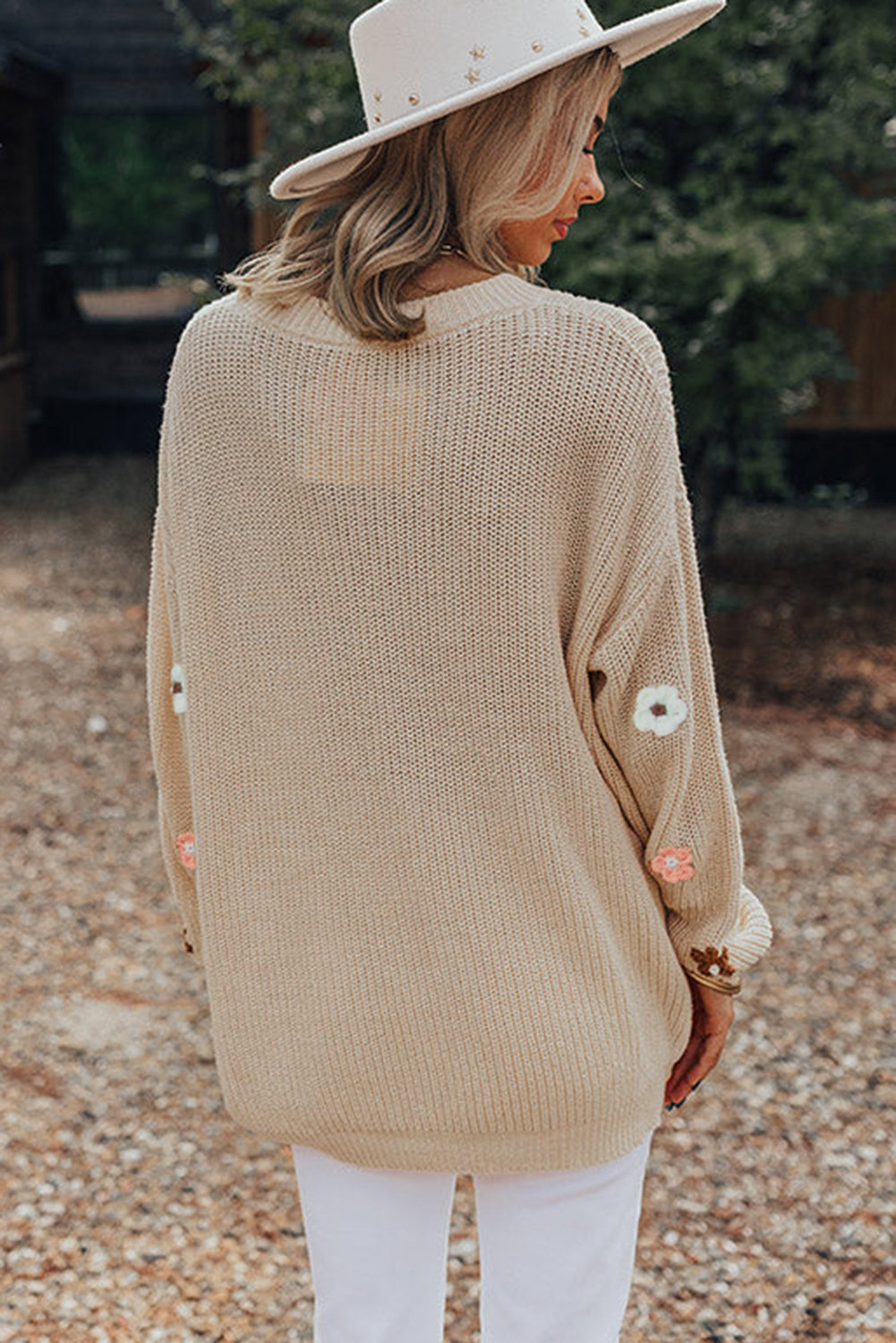Pull ample en tricot brodé de fleurs