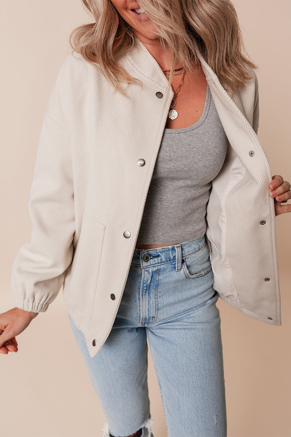 Blouson aviateur beige avec poches et col baseball-A WOMAN WE LOVE