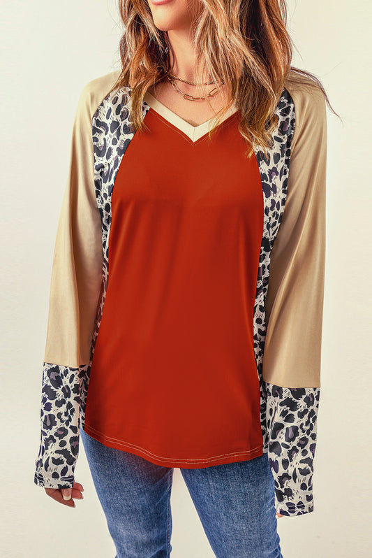 Top de manga larga con cuello en V y leopardo color block marrón