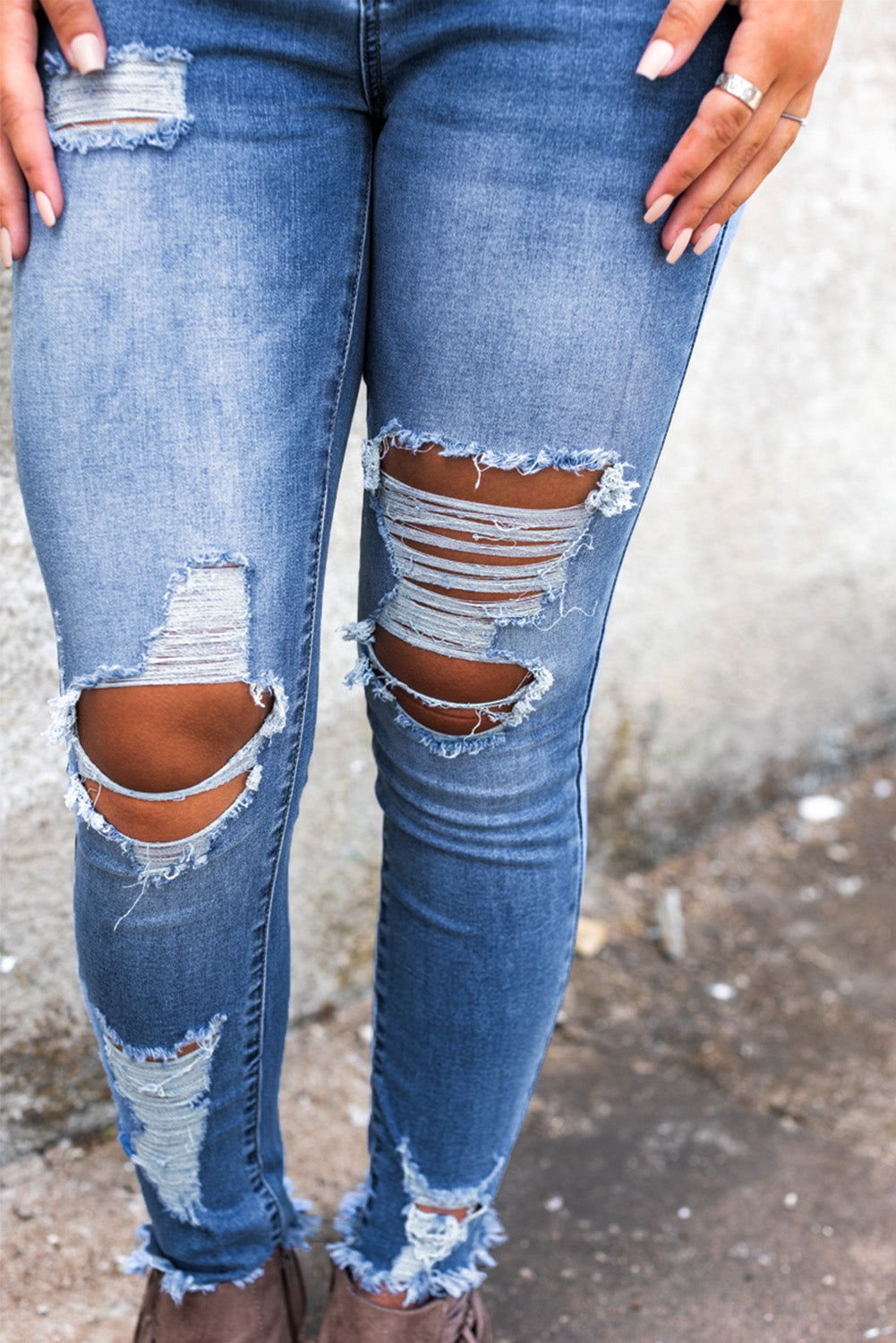 Jeans ajustados de la cintura alta en la cintura azul cielo