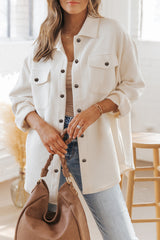 Pocket buttoned jacket with a plain textured flap