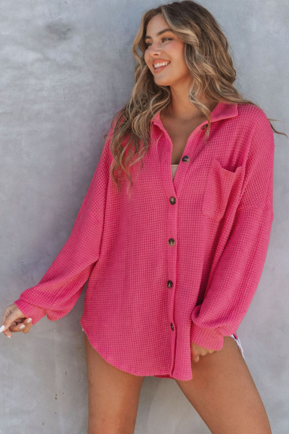 Chemise décontractée boutonnée en tricot gaufré rose