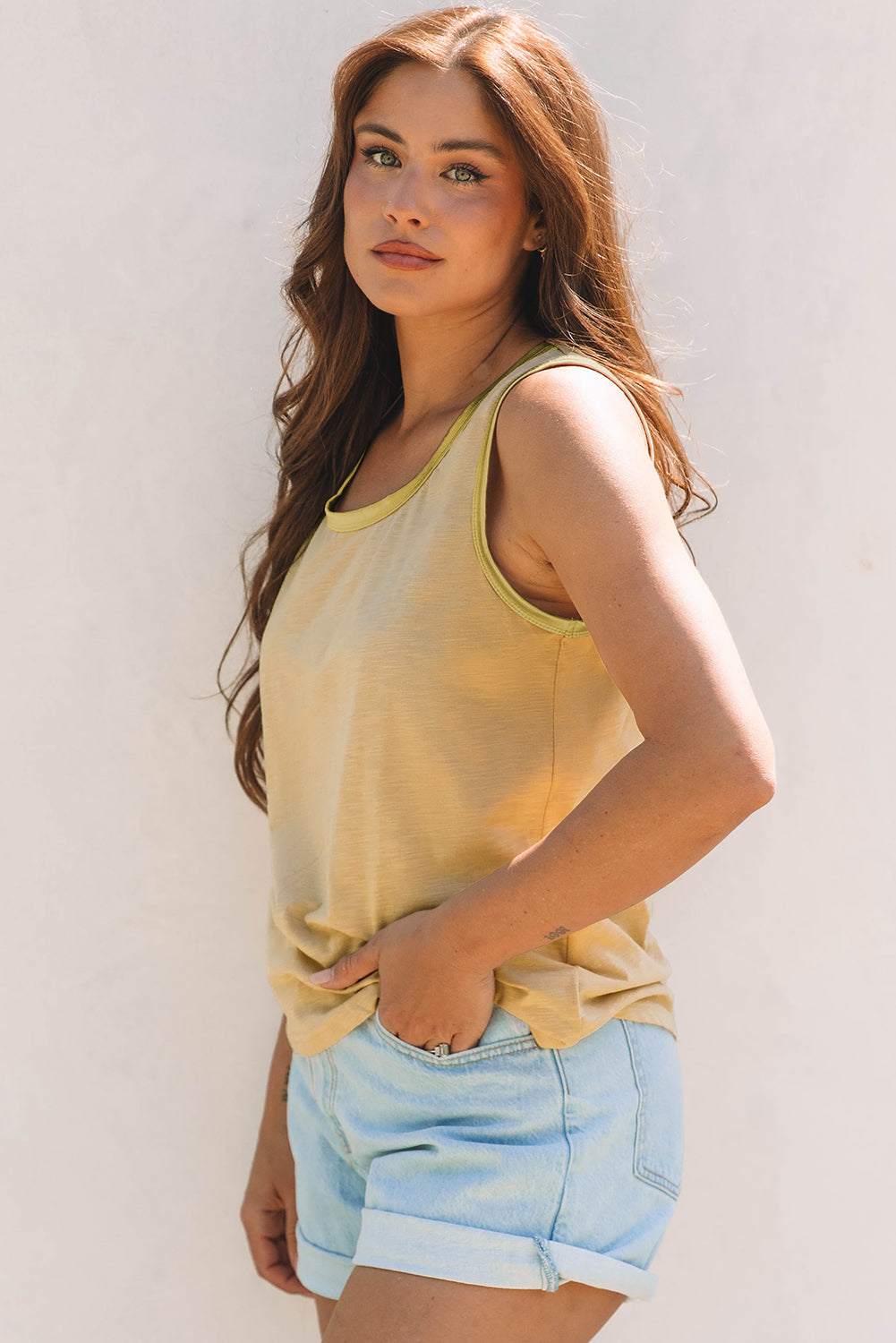 Glamor tank top with shiny metal edge *