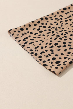 Detailed blouse with contrasting khaki leopard contrast bouton