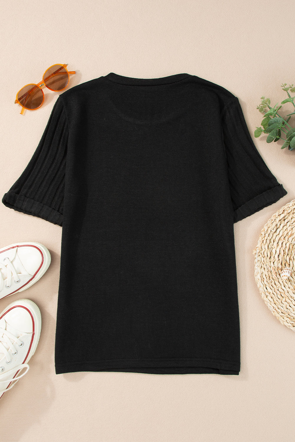 Black t-shirt with ribbed sleeves *