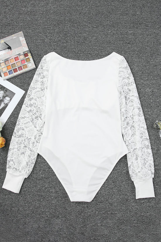 White body with lace sleeves and square collar *