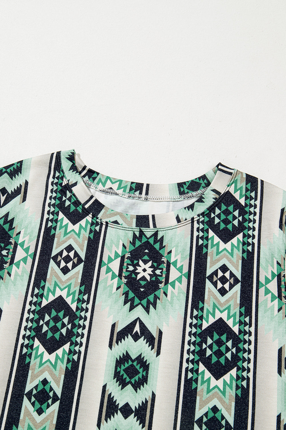 T-shirt Green Retro Aztec Print Plus Size