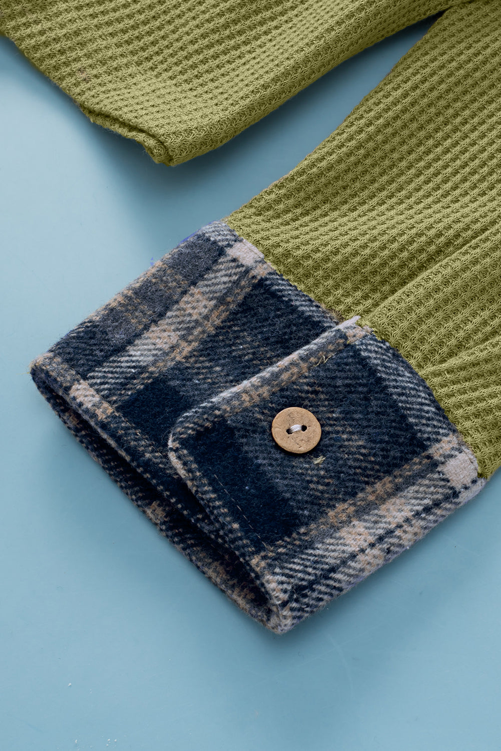 Green Flowy Plaid Accent Waffle Knit Henley Sampanía