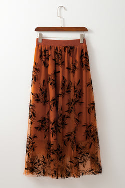 Long waist skirt embroidered with floral leaves of golden flame *