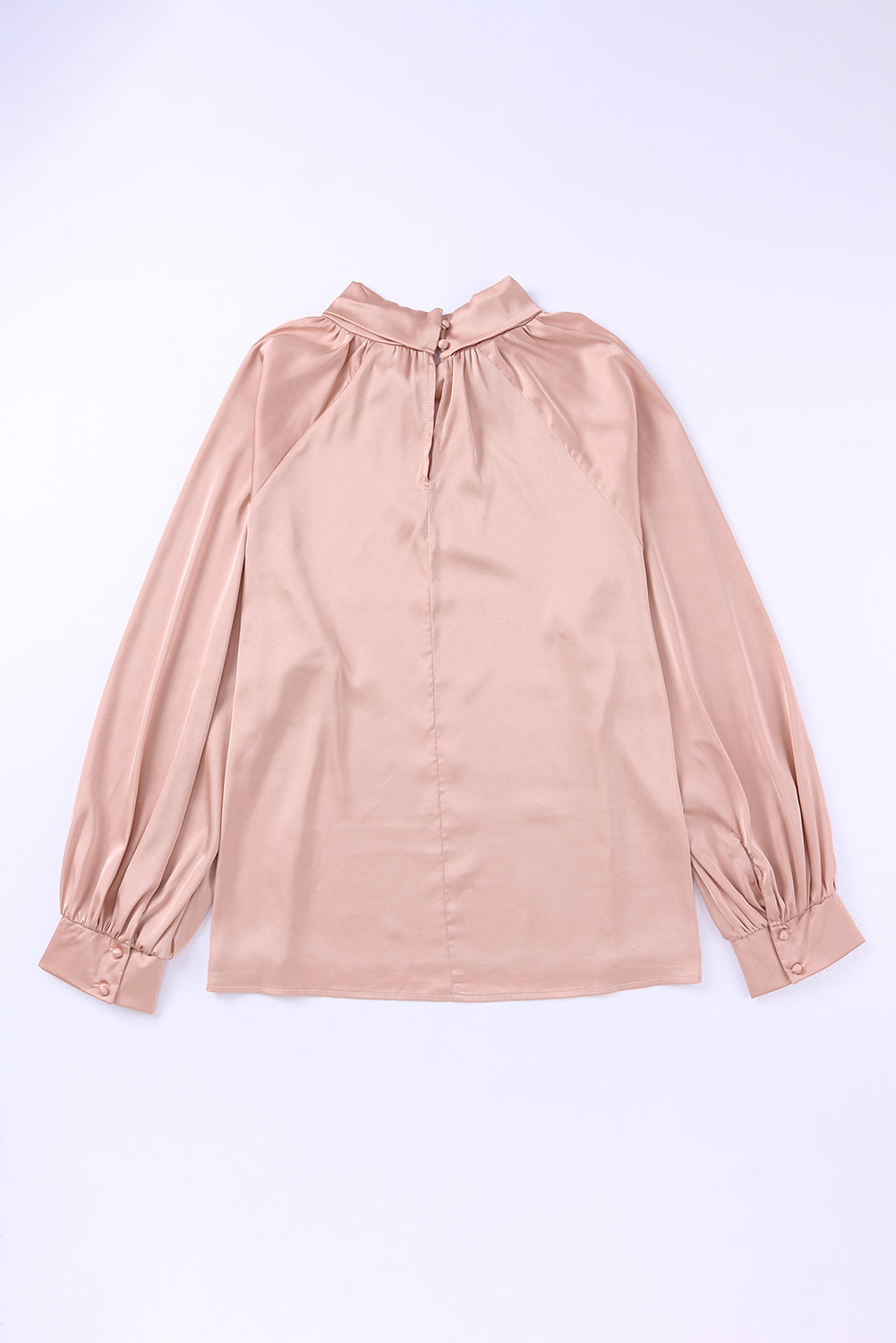 Blouse en satin rose torsadée à col haut et manches bouffantes