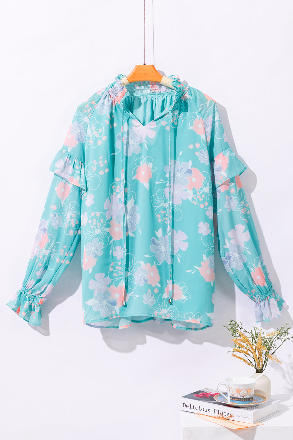 Blouse à manches bouffées à cou de cou floral bleu ciel