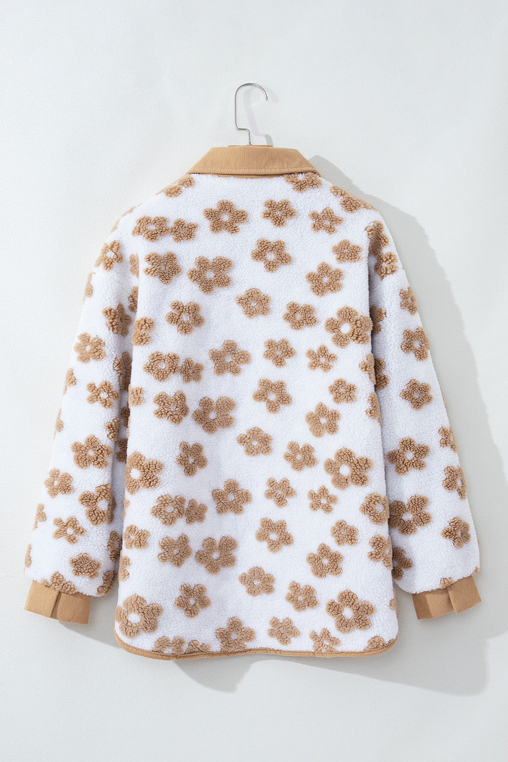 Français léger beige mignon bouton de motif de fleur veste en polaire