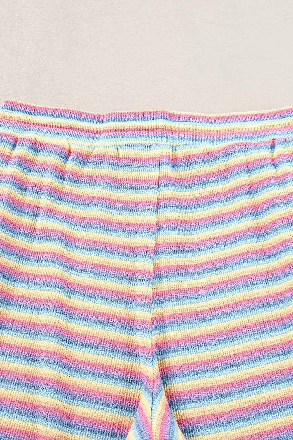 Pantaloni a gamba a stringa arcobaleno a strisce rosa