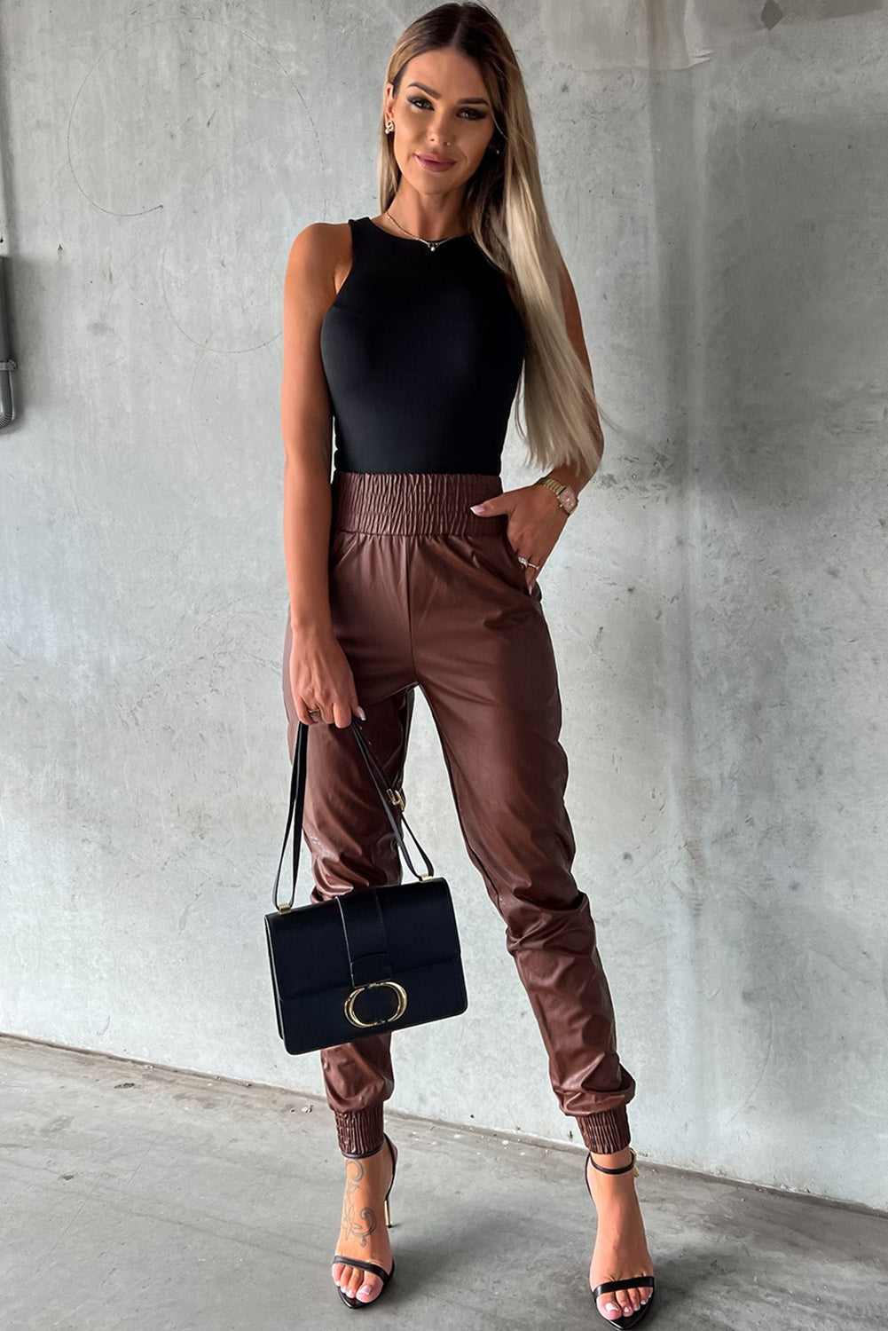 Pantalones delgados en cuero con altura de cuero