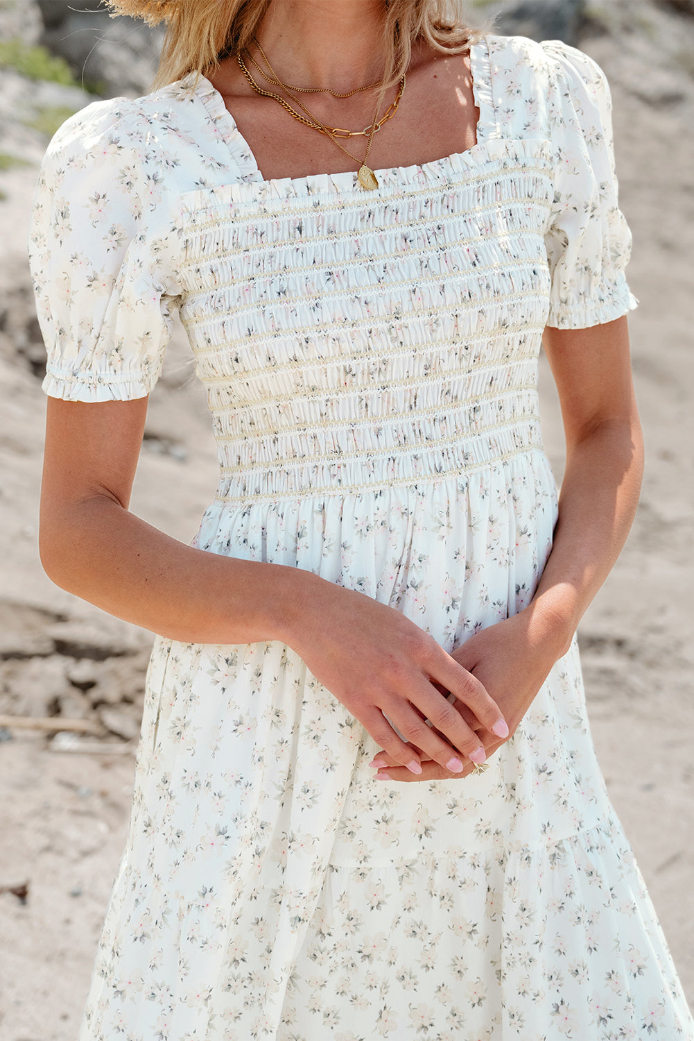 Weißes Rüschen Shirred Mieder abgestuftet Blumenkleid