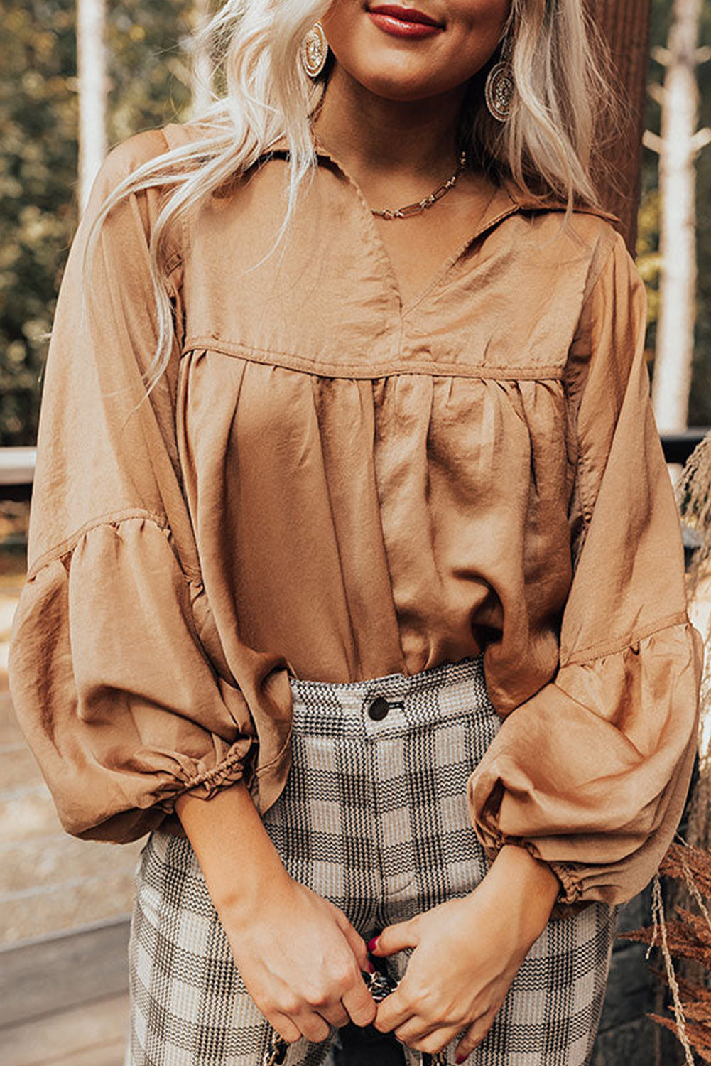 Blouse babydoll plissée à col et manches bouffantes marron