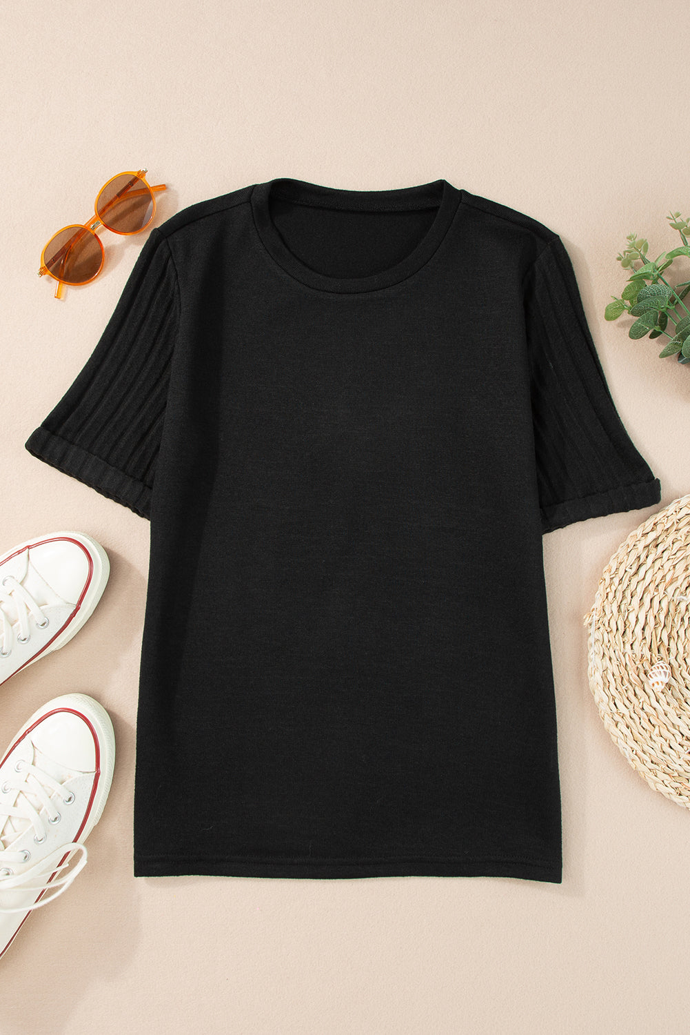 Black t-shirt with ribbed sleeves *