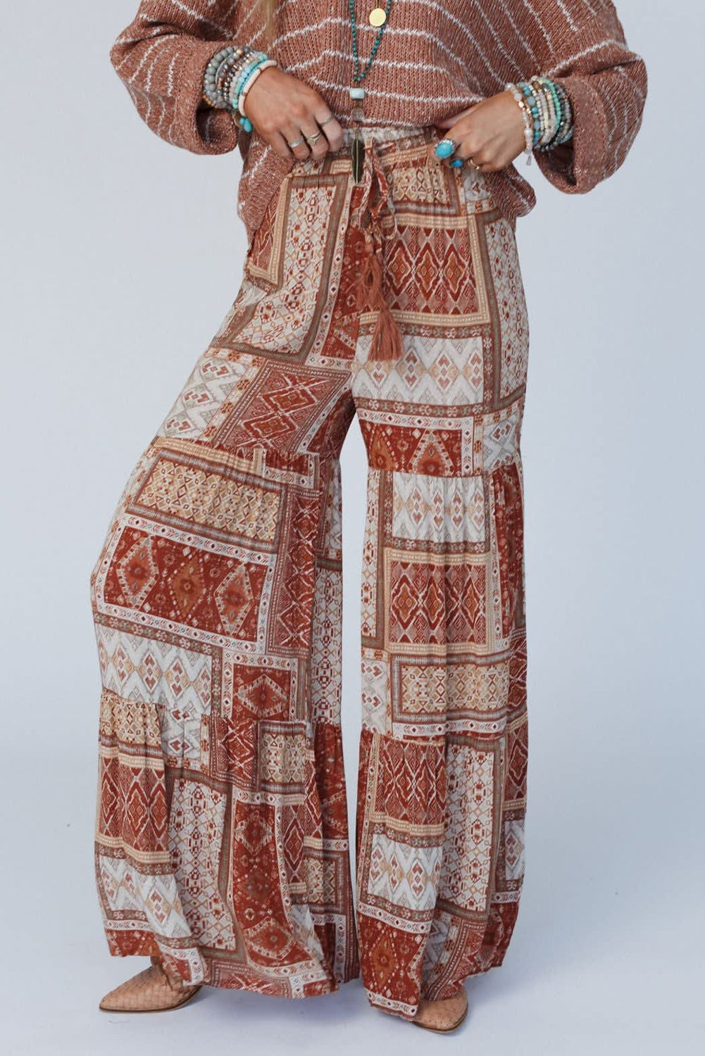 Pantalones palazzo escalonados con estampado azteca boho marrón