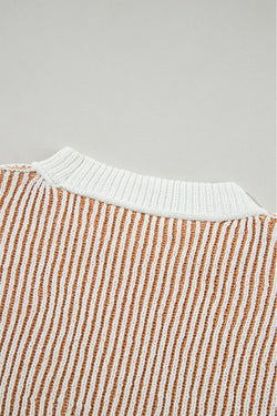 Ample textured knitting sweater with brown stripes with contrasting edges