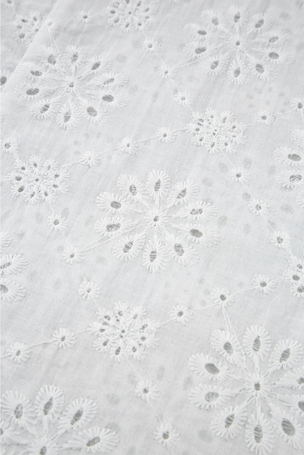Débardeur blanc à broderies d'œillets-A WOMAN WE LOVE