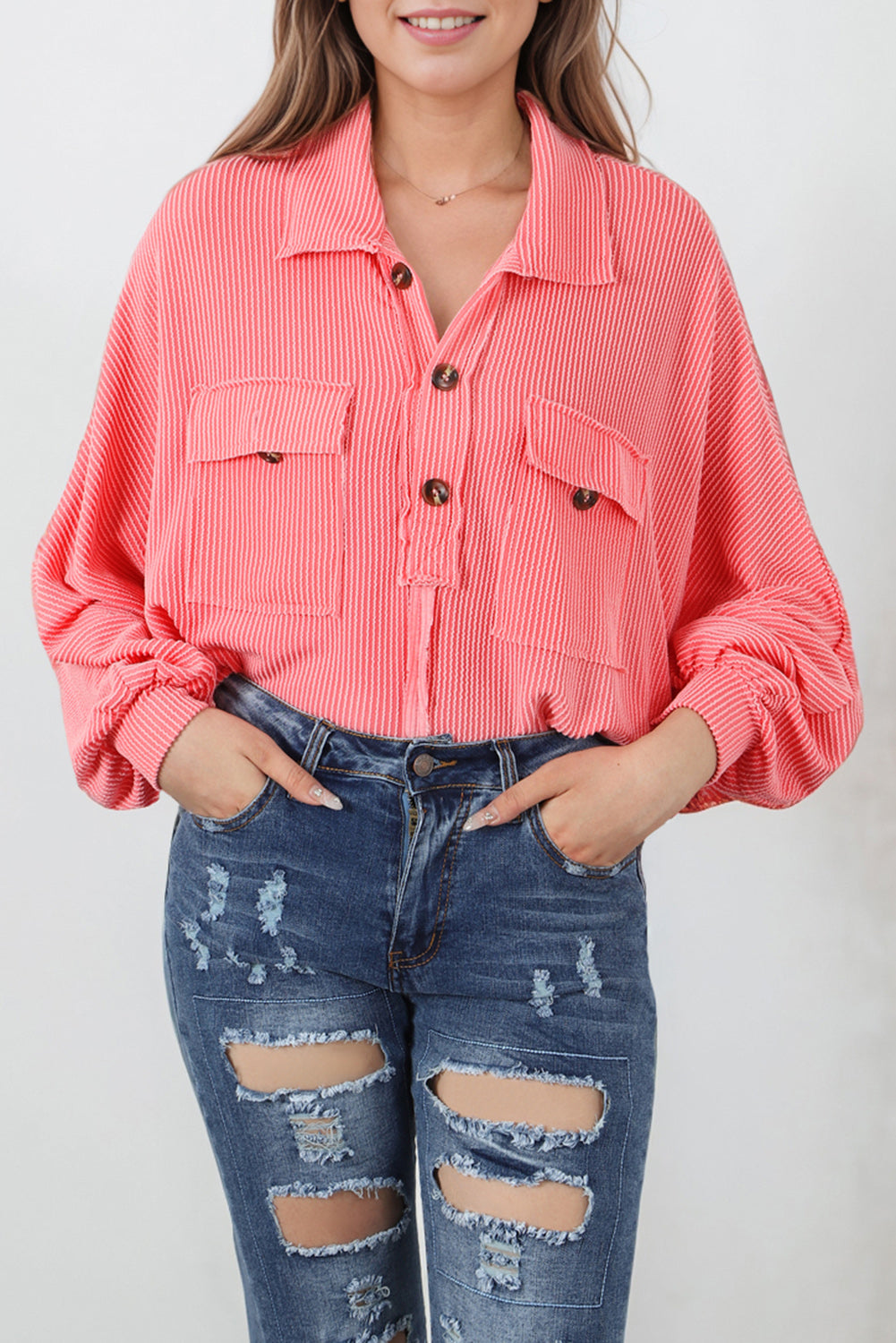 Top henley con bolsillo con solapa y cordón en rosa