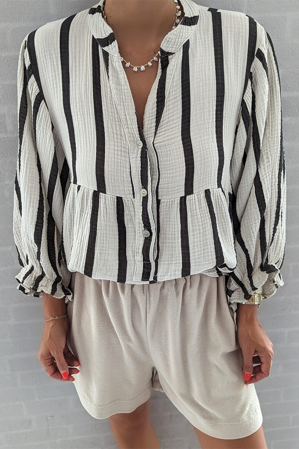 Black Stripe CRINCKLED Button de manga con volantes