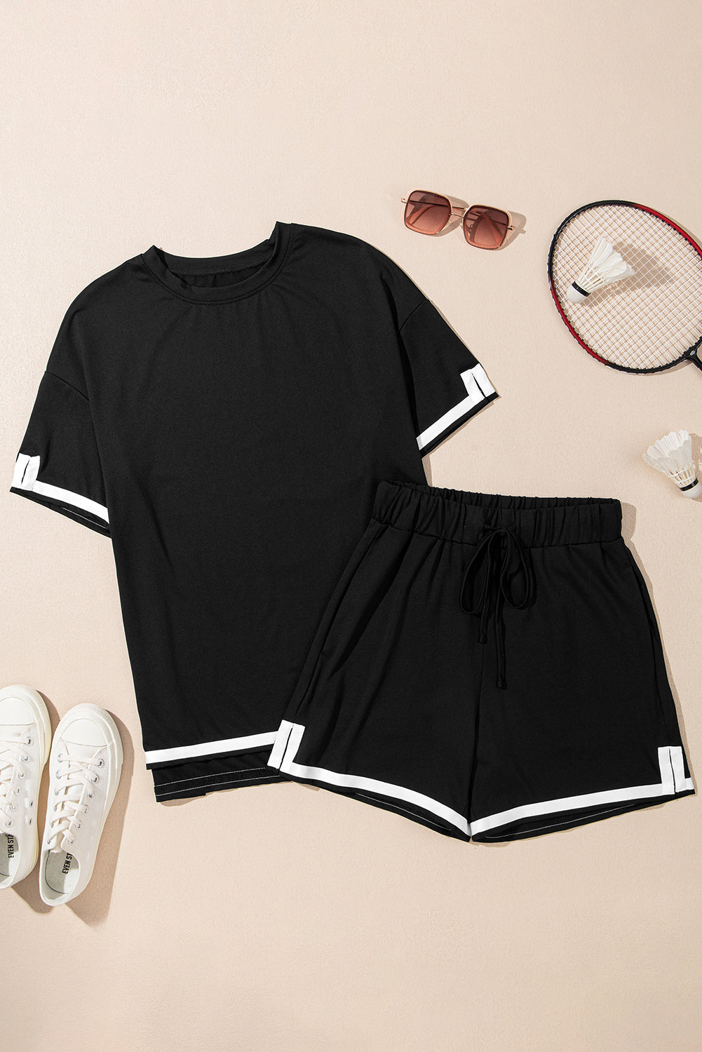 Schwarze Kontrastverkleidung T -Shirt und Shorts Set