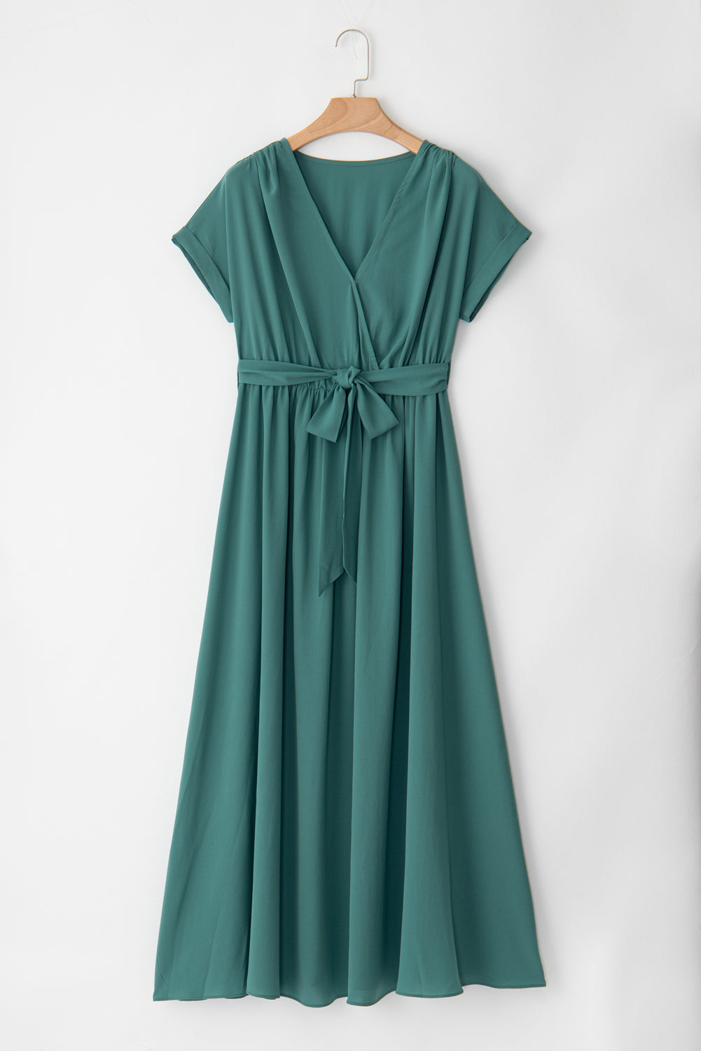 Robe longue plissée à manches courtes et col en V de couleur unie vert noirâtre