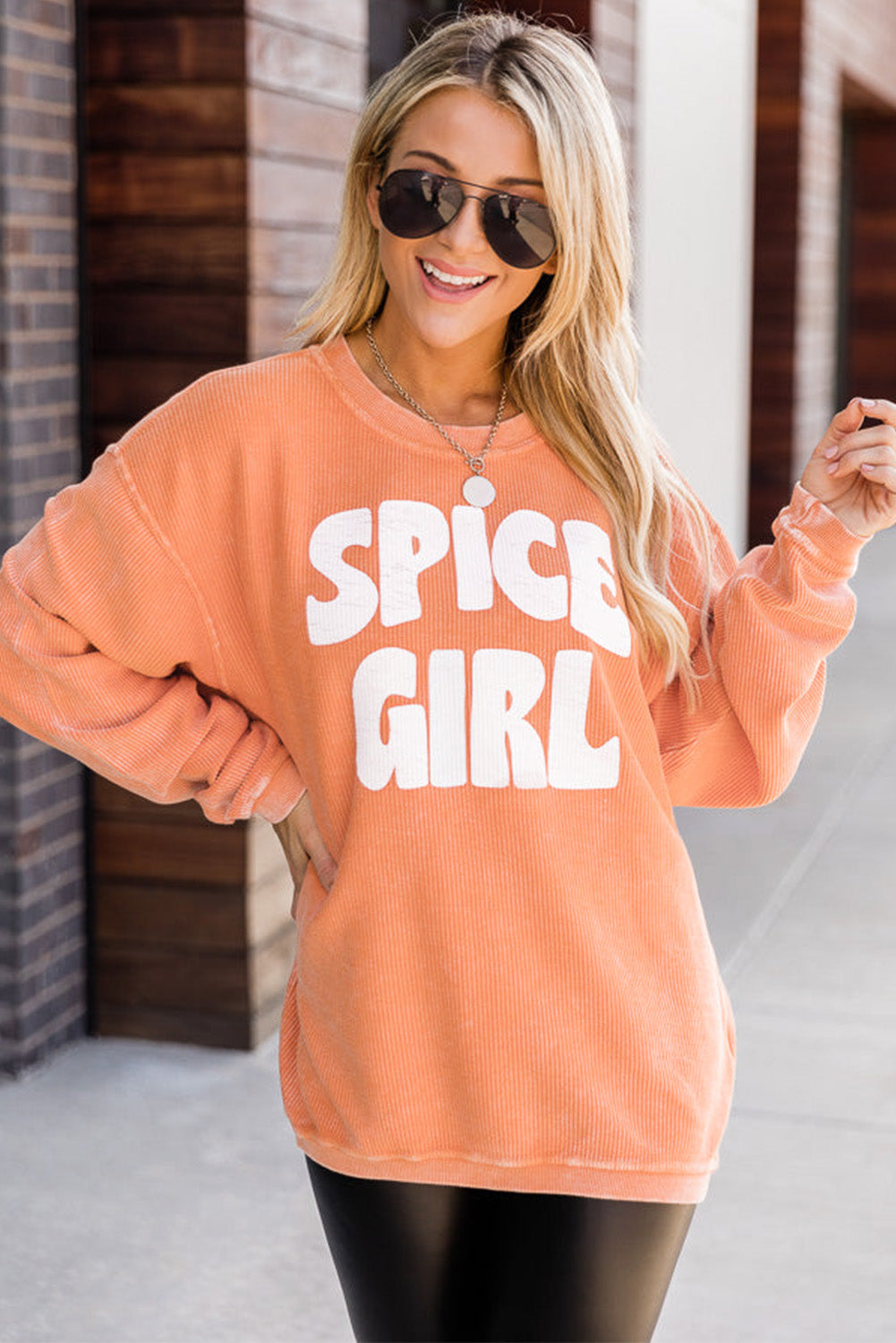 Sudadera gráfica de niña picante con cordón naranja