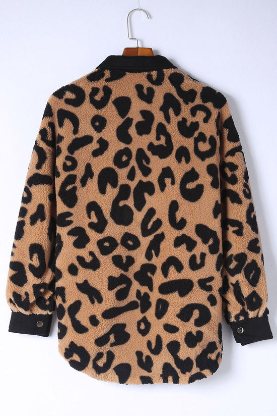 Chaqueta de leopardo de peluche negro con acabados contrastantes